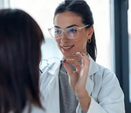 Bénéficier des conseils d’un opticien pour choisir vos lunettes