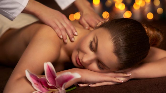 Pourquoi intégrer un massage thaïlandais dans votre routine bien-être ?